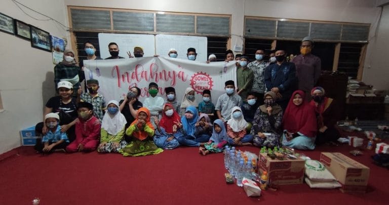 Komunitas Sepeda GOPEKAN Berbagi Ke Panti Asuhan