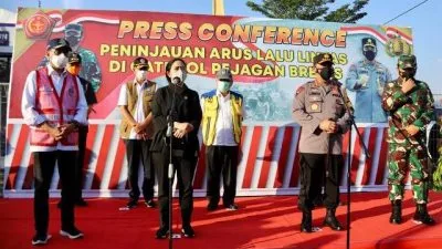 Panglima TNI, Kapolri dan Ketua DPR RI Pantau Posko Penyekatan di Gerbang Tol Pejagan Brebes