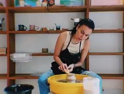 Sophia Latjuba Belepotan Main Tanah Liat