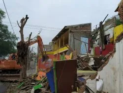 24 Kios PKL Simongan Dibongkar Satpol PP Kota Semarang