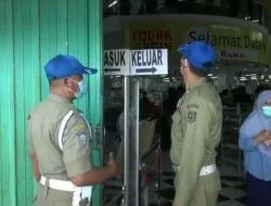 Karyawan Positif Tapi Nekat Kerja, Satpol PP Segel Swalayan Ramai Manyaran