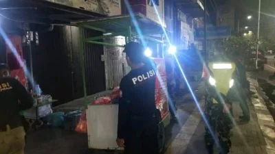 Satpol PP Kota Semarang Tertibkan 34 PKL Langgar Aturan PKM
