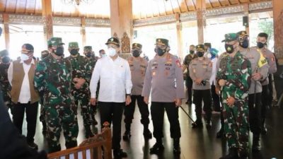 Polri Bagi 30.000 Paket Sembako dan 147 Ton Beras Warga Terdampak PPKM Darurat