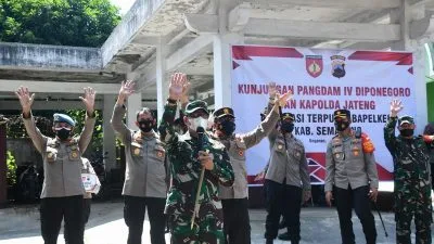 TNI – Polri Berdampingan Bantu Ringanksn Beban Pasien Covid-19