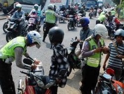 Tiba Tiba Pengguna Jalan di Blora Dihentikan Polisi, Ini yang Terjadi