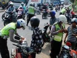 Tiba Tiba Pengguna Jalan di Blora Dihentikan Polisi, Ini yang Terjadi