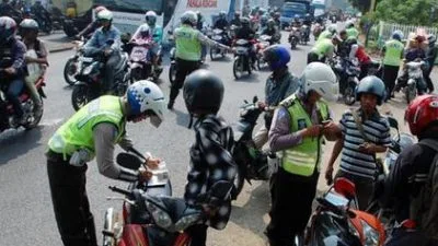 Tiba Tiba Pengguna Jalan di Blora Dihentikan Polisi, Ini yang Terjadi