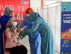 Antusias Tinggi Warga Ikuti Vaksinasi Dosis Pertama di Balaikota