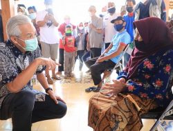 91 Tahun, Mbah Tariyem Jadi Peserta Tertua Bus Vaksin di Borobudur