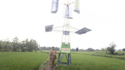 Inovatif! Gegara Tak Ada Listrik, Warga di Blora Ini Terangi Jalan dengan Kincir Angin