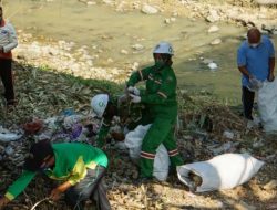Wanita Cantik di Blora ini Rela Jadi Satgas Sapu Bersih Sampah Liar