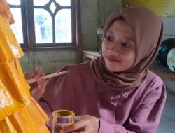 Gadis Ini Sulap Klobot Jagung Jadi Gaun