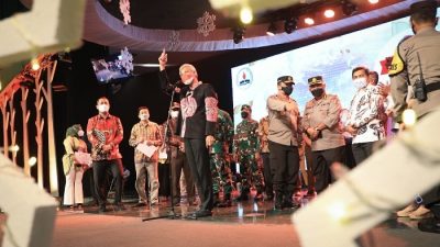 Pantauan Natal di Semarang, Ganjar: Lancar dan Meriah Tapi Tetap Taat Prokes 