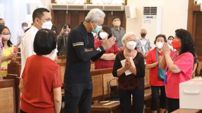 Gubernur Jateng Keliling Pantau Gereja dan Sapa Jemaat Misa Natal