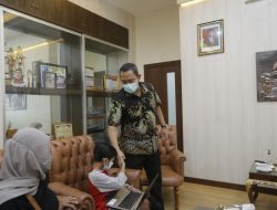 Semangati Reno, Hendi Beri Kaki Palsu hingga Leptop