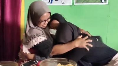 Idolakan Pratama Arhan, Dua Gadis Ini Kunjungi Rumah Sang Idola