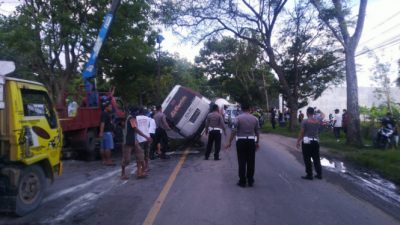 Polres Blora Amankan Dua Orang, Terkait Minibus Muat Solar yang Terguling