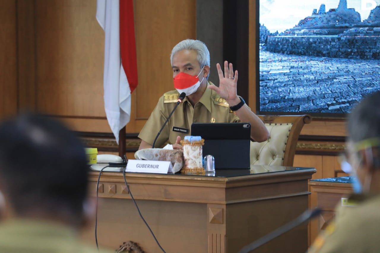 Ganjar Pranowo | aduan pungutan