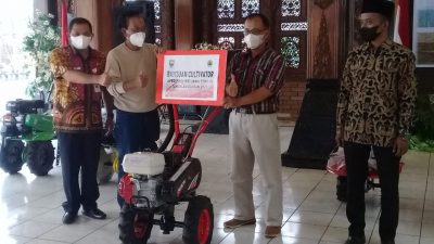 Bambang Kribo Serahkan Bantuan Cultivator ke 62 Kelompok Tani