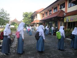 Gubernur Jateng Keliling Cek Sekolah PTM 100 Persen