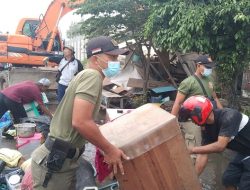 38 Lapak PKL Liar di Kawasan Terminal Terboyo Dibongkar Satpol PP