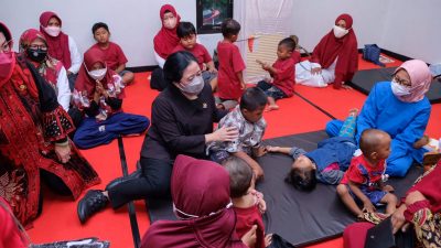 Sambangi Rumah Disabilitas, Puan: Beri Kesempatan Anak Berkebutuhan Khusus Bermasyarakat