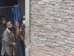 Mensos Beri Bantuan Uang dan Sembako Warga Korban Longsor Delikrejo Semarang
