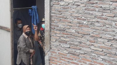 Mensos Beri Bantuan Uang dan Sembako Warga Korban Longsor Delikrejo Semarang