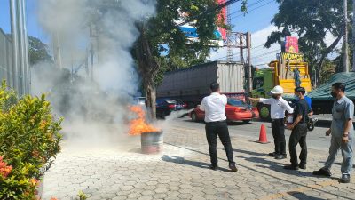 Antisipasi Kebakaran, Hotel Santika Pekalongan Gelar Simulasi Fire Drill