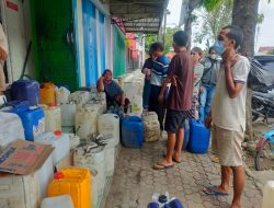 Puluhan Warga Antre Minyak Goreng Curah Di Blora
