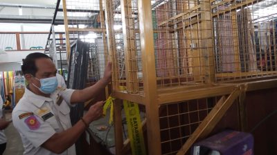 Satpol Buka 32 Segel Lapak Pedagang di Pasar Johar Cagar Budaya Utara dan Tengah