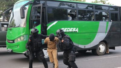 Aksi Heroik Prajurit Yonif Raider 400/BR Bebaskan Sandera Saat Latihan Pertempuran Kota