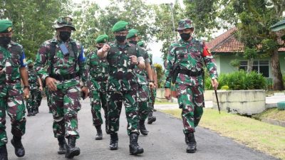 Kasdam IV/Dip Buka Latihan Pratugas Yonif 405/SK
