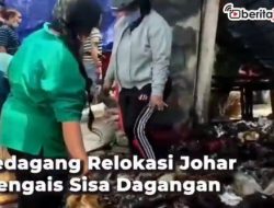 Pedagang Korban Kebakaran Relokasi Pasar Johar Mengais Sisa Dagangan
