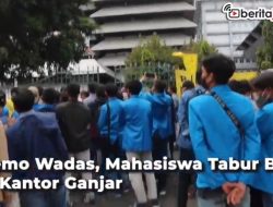 [Video] Demo Peduli Wadas, Mahasiswa Tabur Bunga di Kantor Ganjar