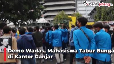[Video] Demo Peduli Wadas, Mahasiswa Tabur Bunga di Kantor Ganjar