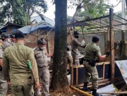 Satpol PP Tertibkan 15 Lapak PKL Sepanjang Jalan Ngaliyan – Mijen
