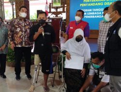 Bupati Gandeng Airnav Serahkan Kaki Palsu ke Sejumlah Difabel di Blora