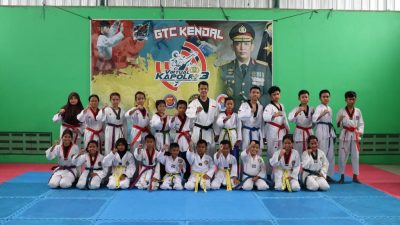 Atlet Kendal Borong Medali di Kejuaraan Taekwondo Kapolri Cup 3
