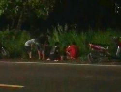 Pipa Minyak Pertamina Bocor, Warga Ramai-ramai Mengambil Minyak