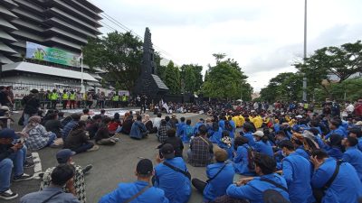 Datangi Kantor Ganjar, Ratusan Mahasiswa Desak IPL di Wadas Dicabut