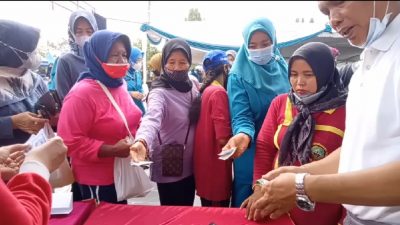 Emak-emak di Blora Serbu Bazar Migor Rp 18.000