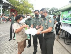 Kodam IV/Diponegoro Berbagi Takjil Gratis di Pasar Banyumanik