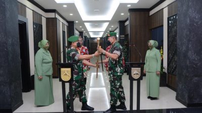 Tongkat Komando Pangdam IV/Diponegoro Diserahterimakan
