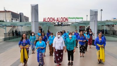 Mbak Ita dan Diajeng Semarang Berkebaya Ajak Warga Ngabuburit di Alun Alun Kota Semarang