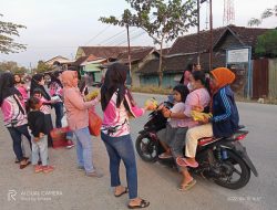 Perhutani Gandeng Komunitas Sepeda di Blora Bagikan Ratusan Takjil