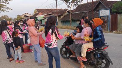 Perhutani Gandeng Komunitas Sepeda di Blora Bagikan Ratusan Takjil
