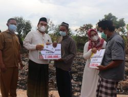 Bupati Blora Serahkan Bantuan untuk Korban Kebakaran di Desa Kutukan