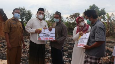 Bupati Blora Serahkan Bantuan untuk Korban Kebakaran di Desa Kutukan