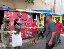 Satpol PP Kota Semarang Berbagi 600 Nasi Kotak di Bulan Ramadan